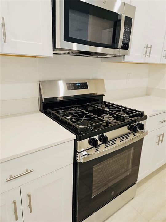 For Rent: $2,800 (4 beds, 2 baths, 1817 Square Feet)