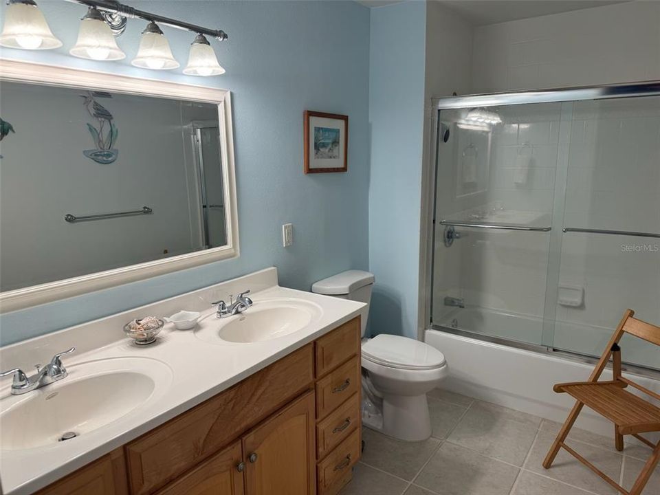 For Sale: $650,000 (2 beds, 2 baths, 1186 Square Feet)