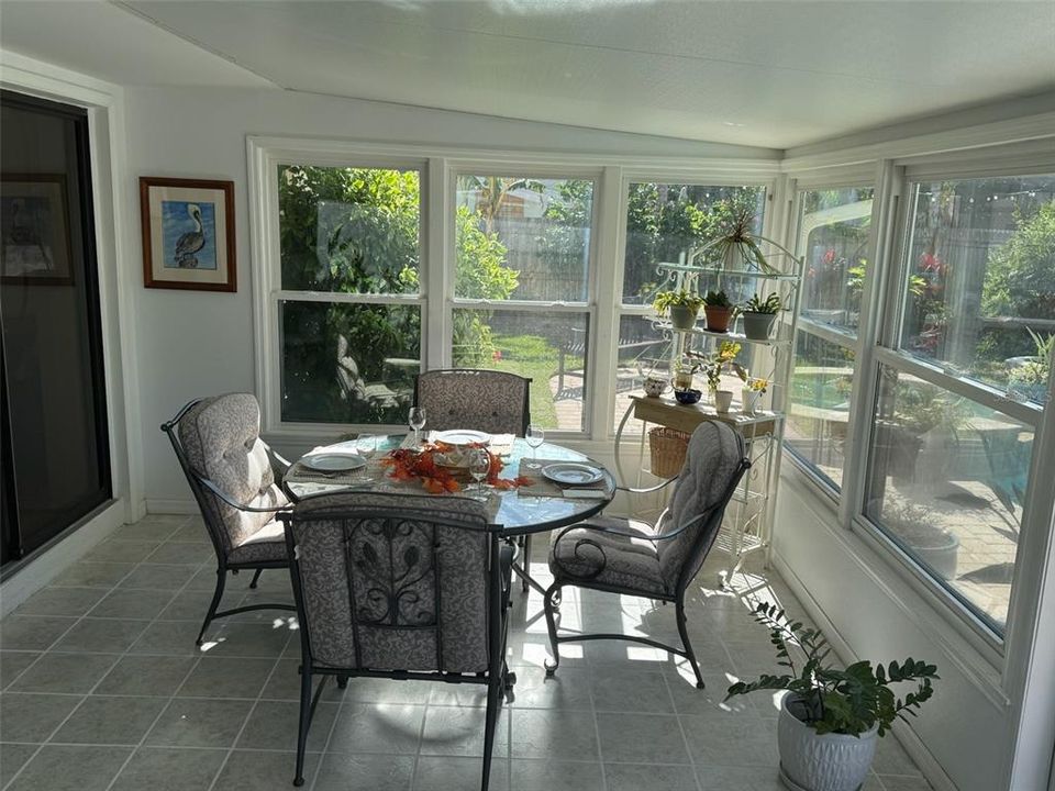 For Sale: $650,000 (2 beds, 2 baths, 1186 Square Feet)