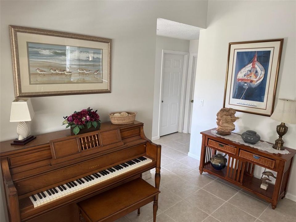 For Sale: $650,000 (2 beds, 2 baths, 1186 Square Feet)