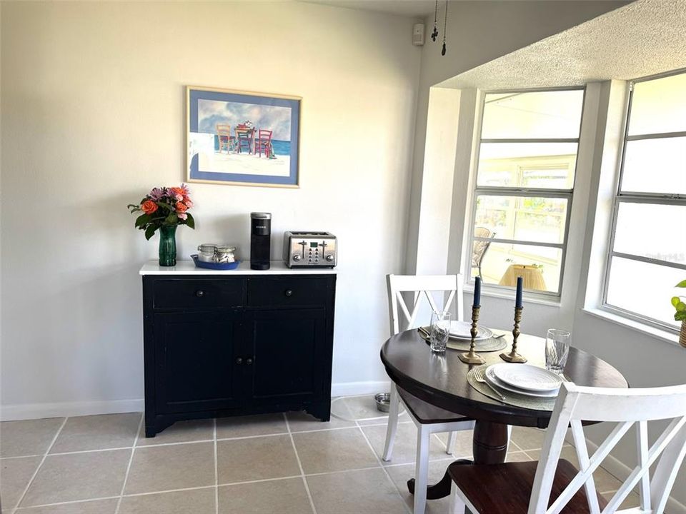 For Sale: $650,000 (2 beds, 2 baths, 1186 Square Feet)