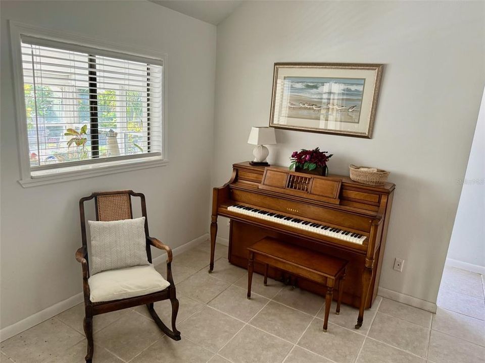 For Sale: $650,000 (2 beds, 2 baths, 1186 Square Feet)