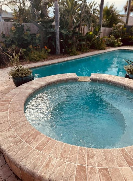 For Sale: $650,000 (2 beds, 2 baths, 1186 Square Feet)