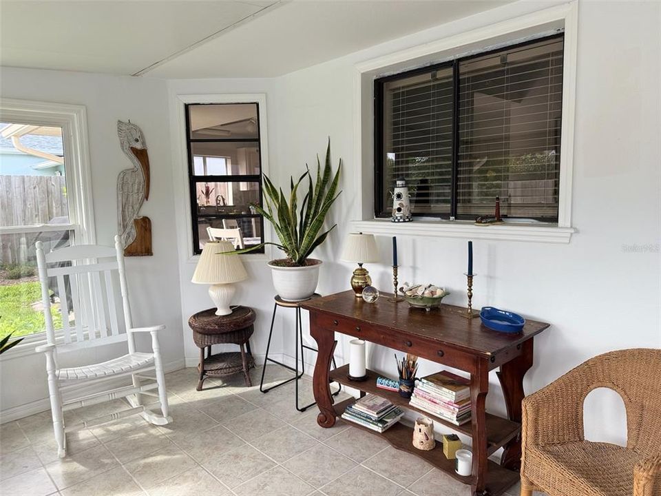 For Sale: $650,000 (2 beds, 2 baths, 1186 Square Feet)