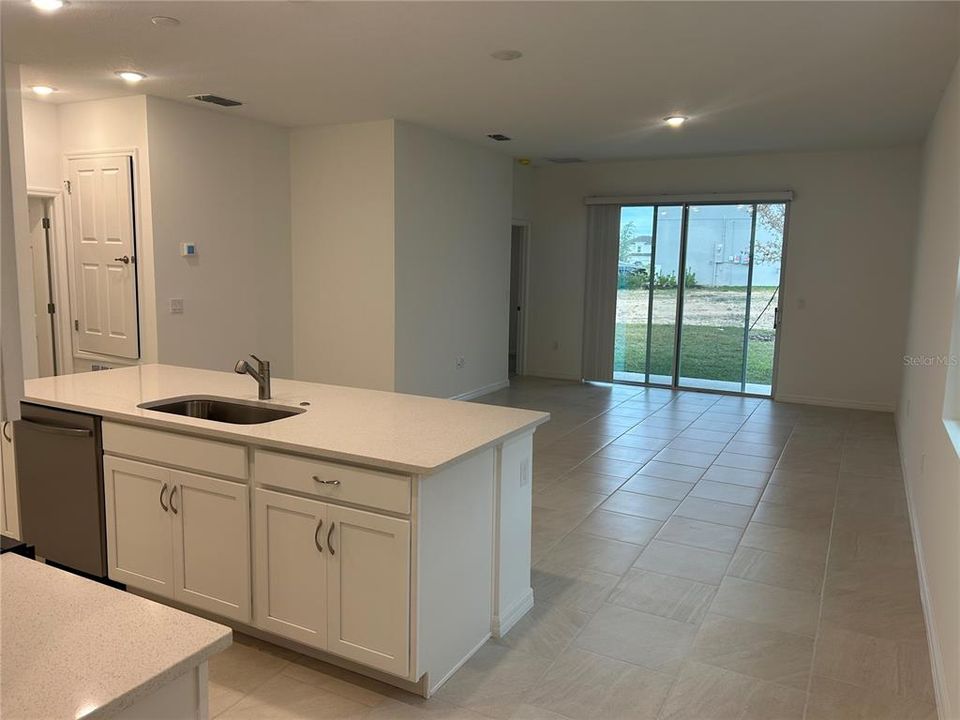 На продажу: $299,990 (4 спален, 2 ванн, 1509 Квадратных фут)