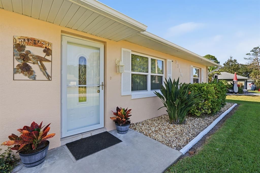 待售: $399,000 (4 贝兹, 2 浴室, 1900 平方英尺)