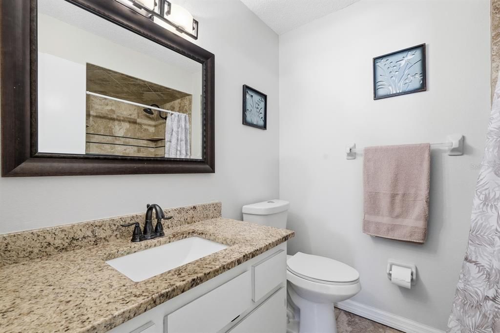 待售: $399,000 (4 贝兹, 2 浴室, 1900 平方英尺)