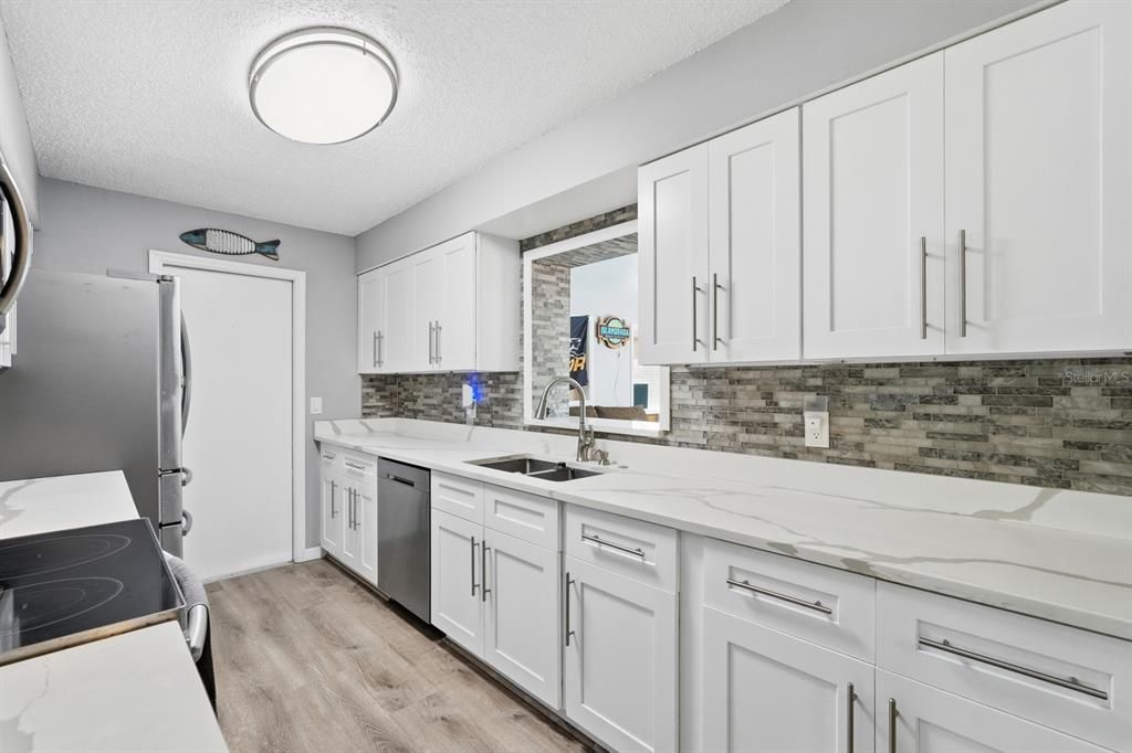 待售: $399,000 (4 贝兹, 2 浴室, 1900 平方英尺)