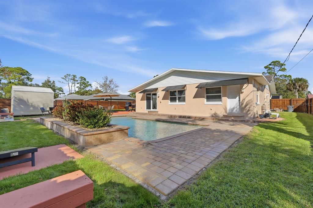 待售: $399,000 (4 贝兹, 2 浴室, 1900 平方英尺)