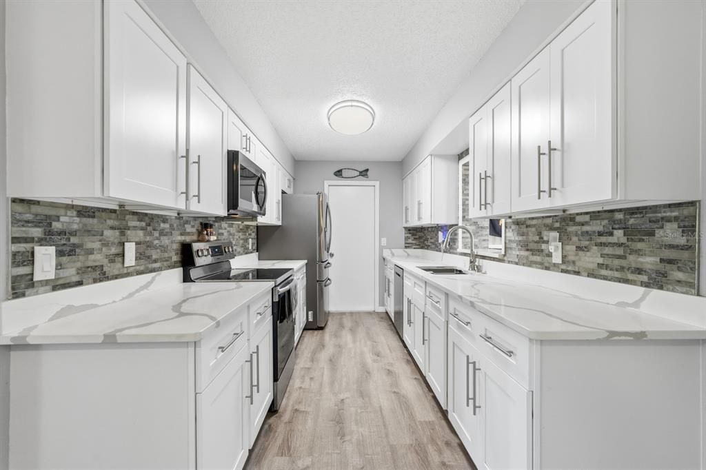 待售: $399,000 (4 贝兹, 2 浴室, 1900 平方英尺)