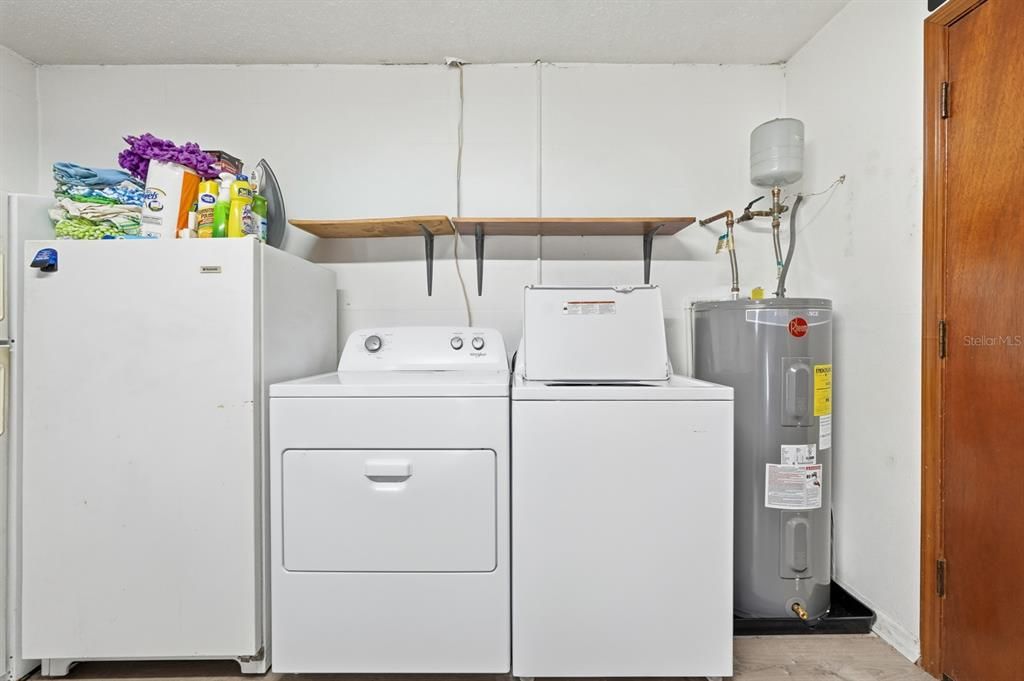 待售: $399,000 (4 贝兹, 2 浴室, 1900 平方英尺)