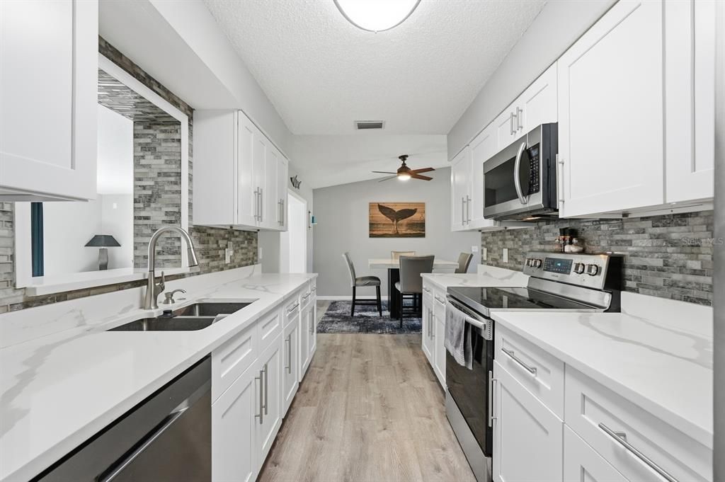 待售: $399,000 (4 贝兹, 2 浴室, 1900 平方英尺)