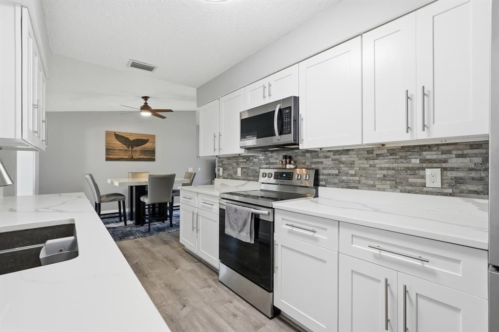 待售: $399,000 (4 贝兹, 2 浴室, 1900 平方英尺)