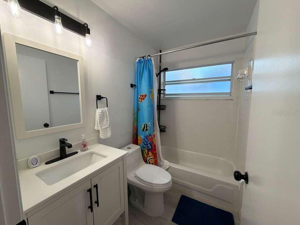 En Venta: $435,000 (4 camas, 2 baños, 1713 Pies cuadrados)