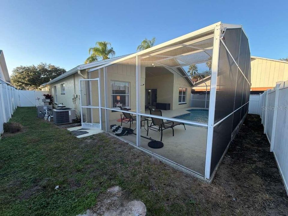 En Venta: $435,000 (4 camas, 2 baños, 1713 Pies cuadrados)