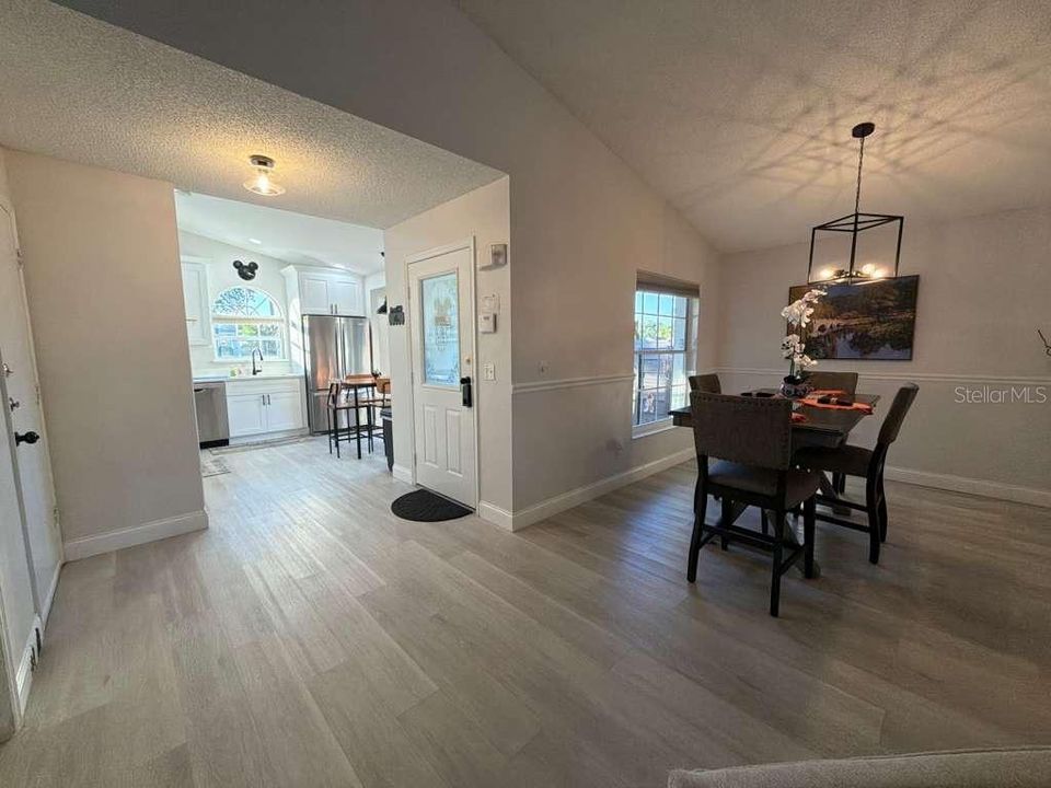 En Venta: $435,000 (4 camas, 2 baños, 1713 Pies cuadrados)