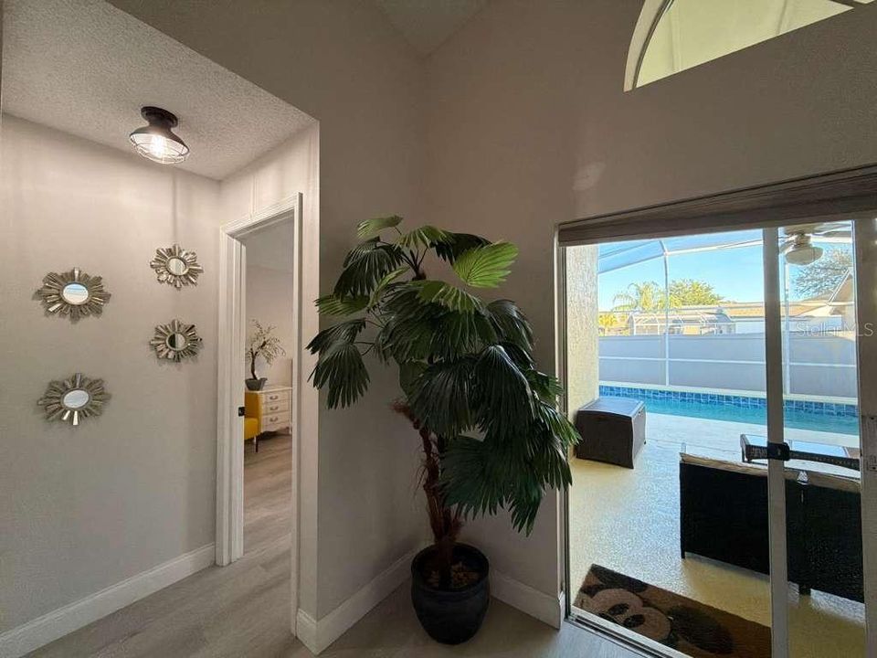 En Venta: $435,000 (4 camas, 2 baños, 1713 Pies cuadrados)