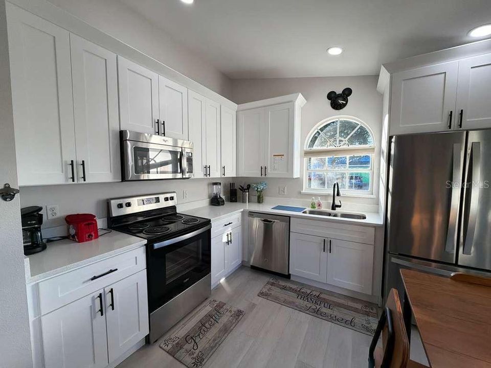 En Venta: $435,000 (4 camas, 2 baños, 1713 Pies cuadrados)