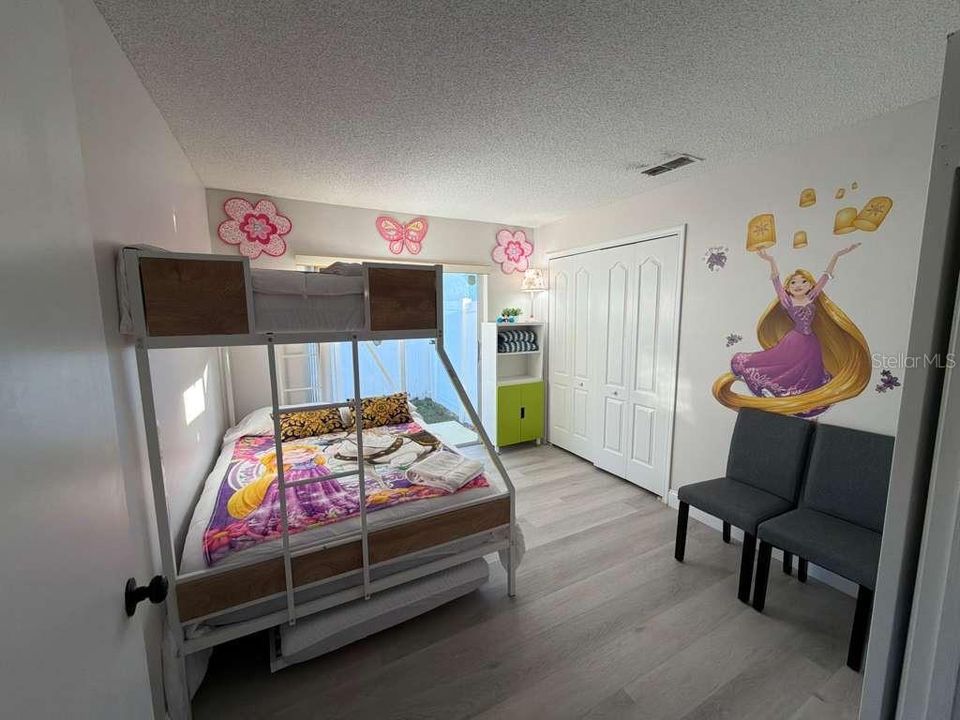 En Venta: $435,000 (4 camas, 2 baños, 1713 Pies cuadrados)