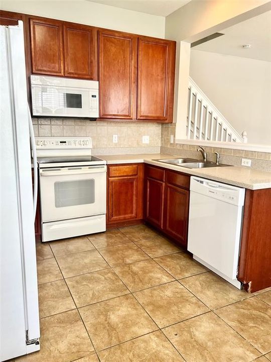 For Rent: $2,350 (3 beds, 2 baths, 1665 Square Feet)