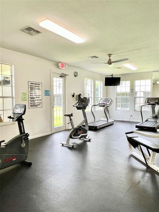 For Rent: $2,350 (3 beds, 2 baths, 1665 Square Feet)