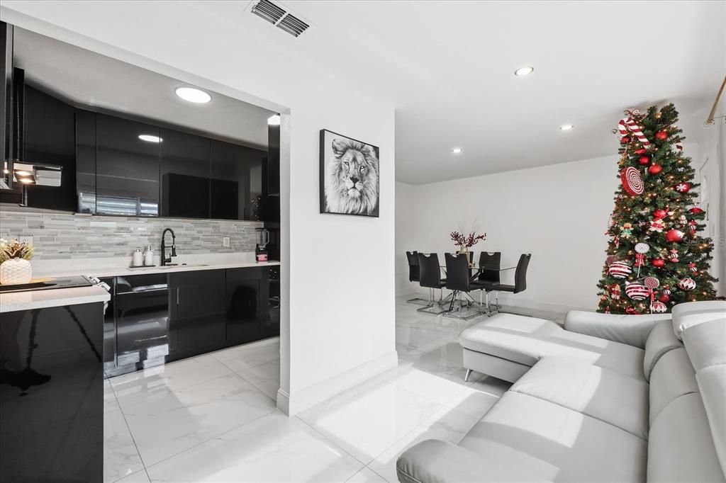 待售: $420,000 (3 贝兹, 2 浴室, 1046 平方英尺)