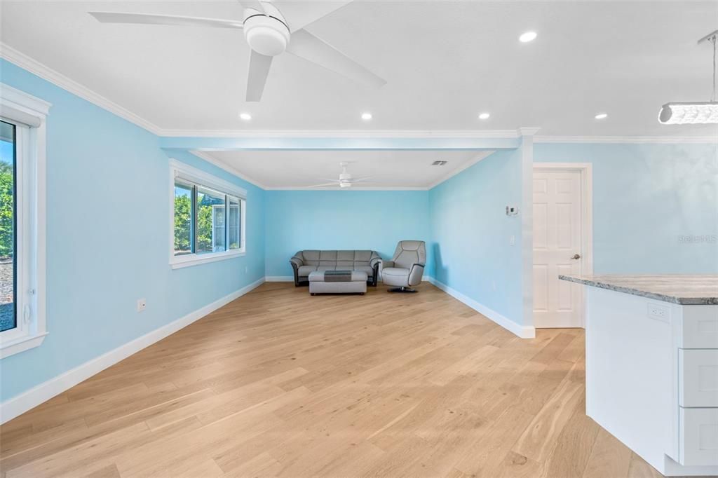 На продажу: $255,500 (2 спален, 2 ванн, 1120 Квадратных фут)