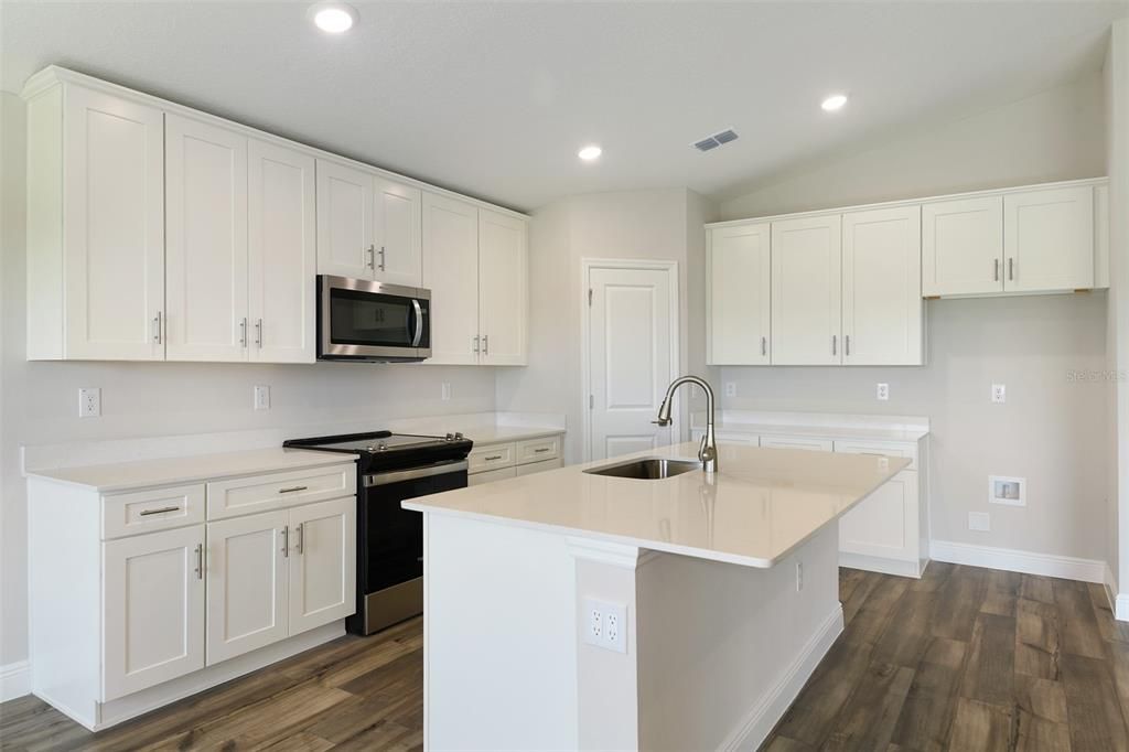 For Sale: $315,490 (2 beds, 2 baths, 1810 Square Feet)