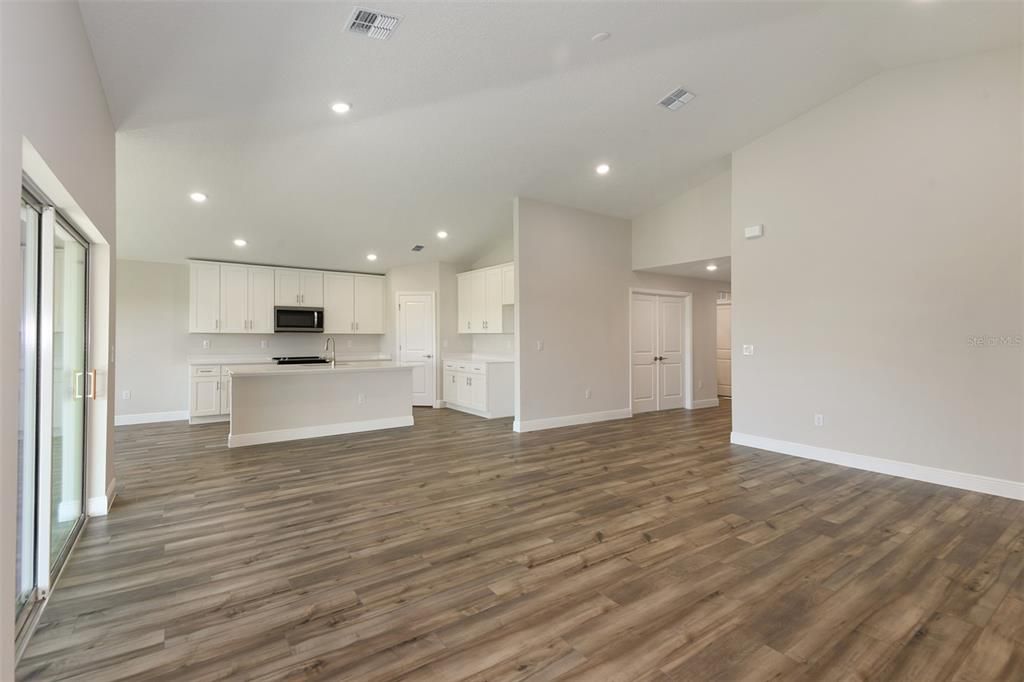 For Sale: $315,490 (2 beds, 2 baths, 1810 Square Feet)
