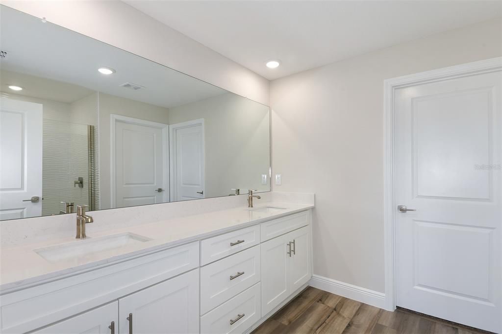 For Sale: $315,490 (2 beds, 2 baths, 1810 Square Feet)