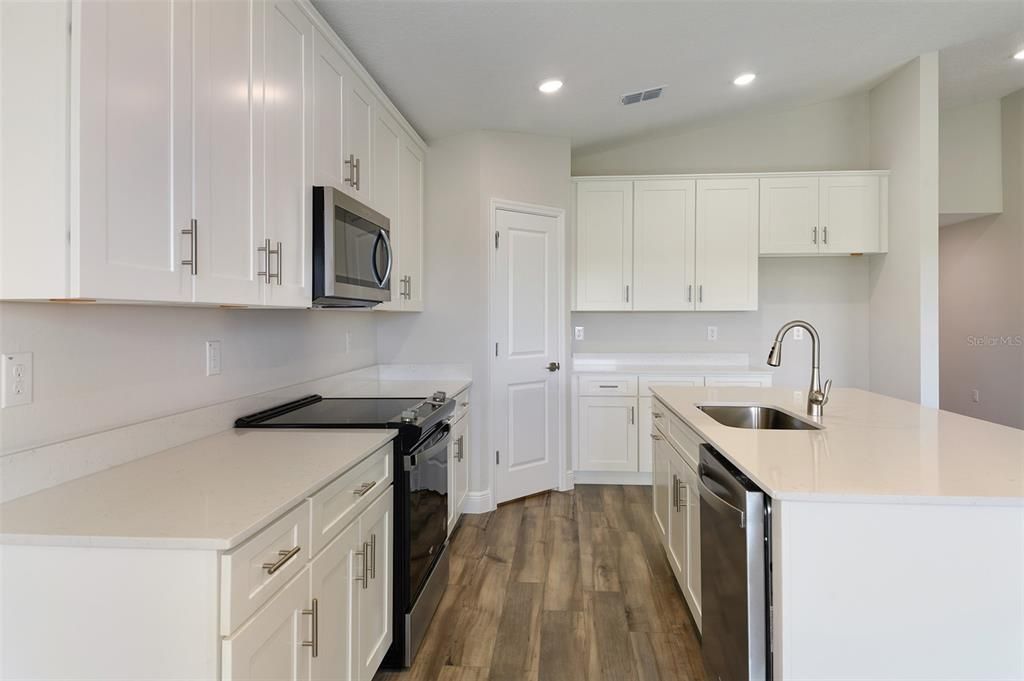 For Sale: $315,490 (2 beds, 2 baths, 1810 Square Feet)