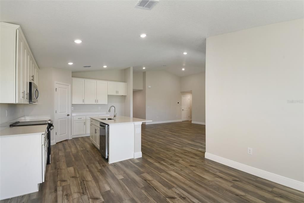 For Sale: $315,490 (2 beds, 2 baths, 1810 Square Feet)