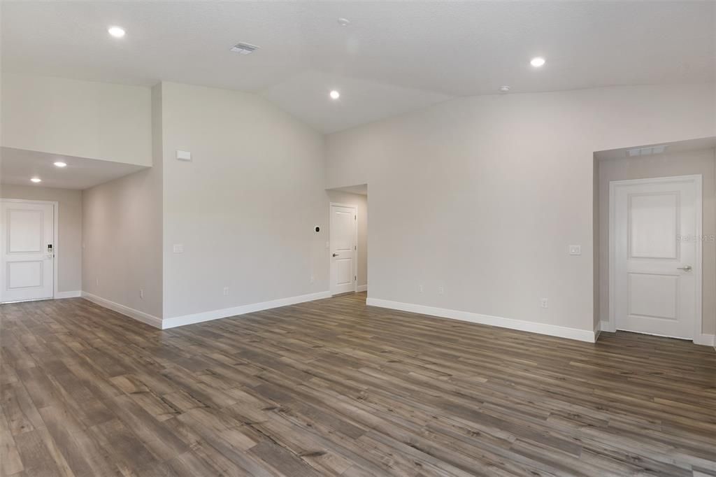 For Sale: $315,490 (2 beds, 2 baths, 1810 Square Feet)
