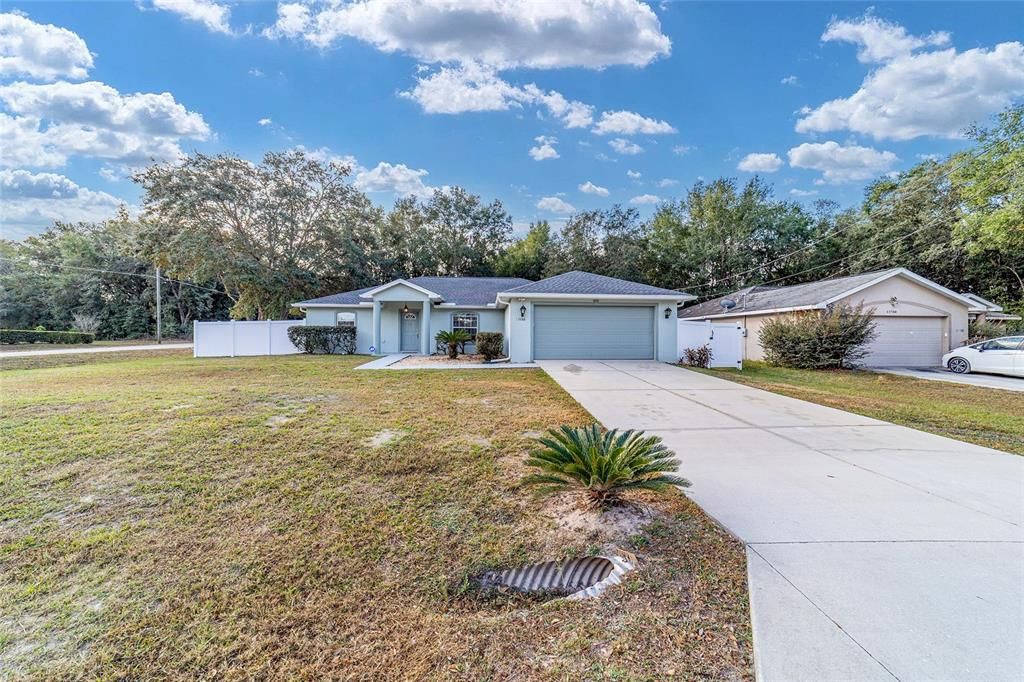 For Rent: $2,300 (3 beds, 2 baths, 1707 Square Feet)