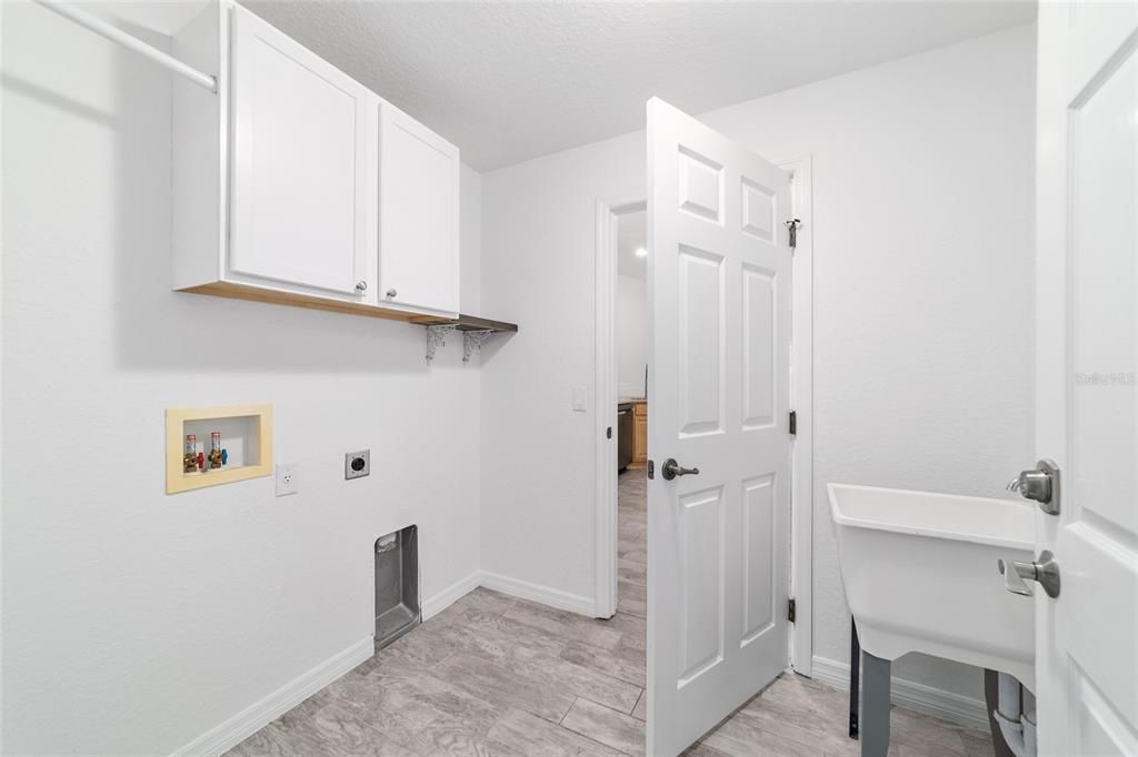 For Rent: $2,300 (3 beds, 2 baths, 1707 Square Feet)