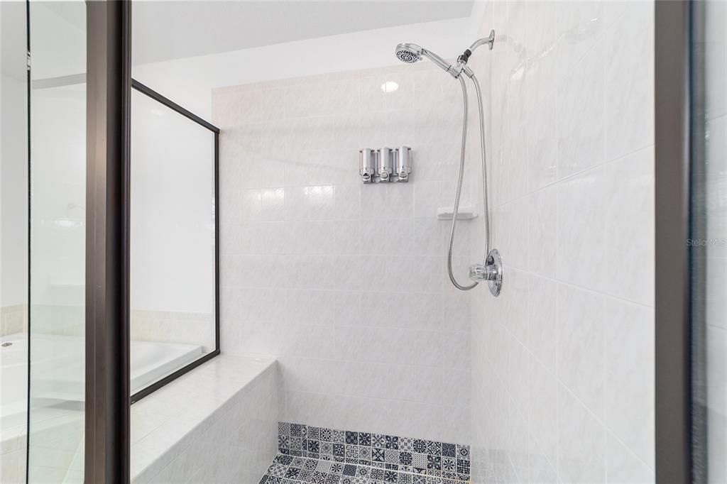 For Rent: $2,300 (3 beds, 2 baths, 1707 Square Feet)