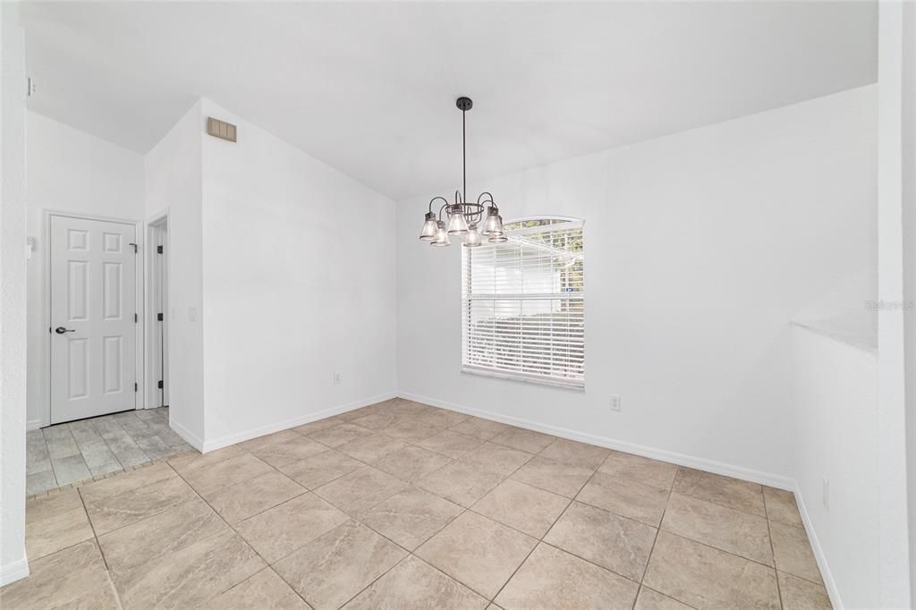 For Rent: $2,300 (3 beds, 2 baths, 1707 Square Feet)