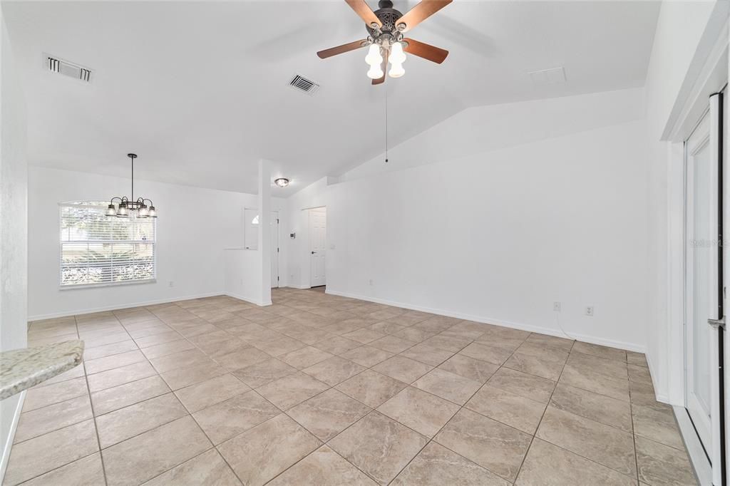 For Rent: $2,300 (3 beds, 2 baths, 1707 Square Feet)