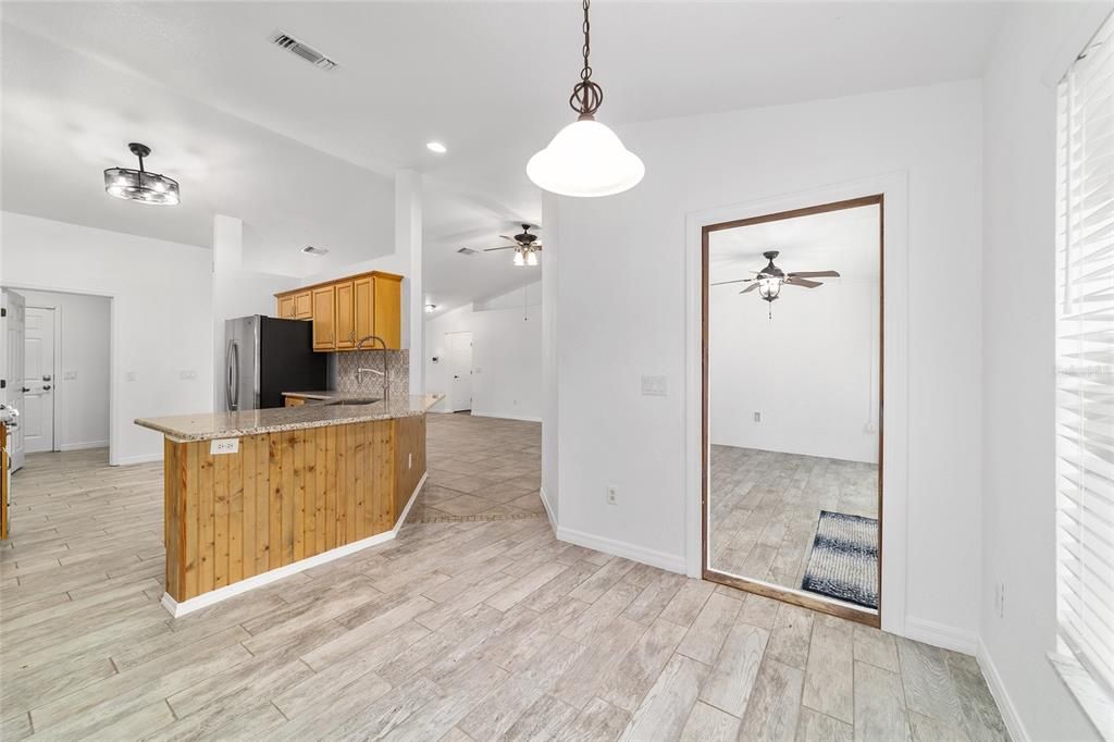 For Rent: $2,300 (3 beds, 2 baths, 1707 Square Feet)