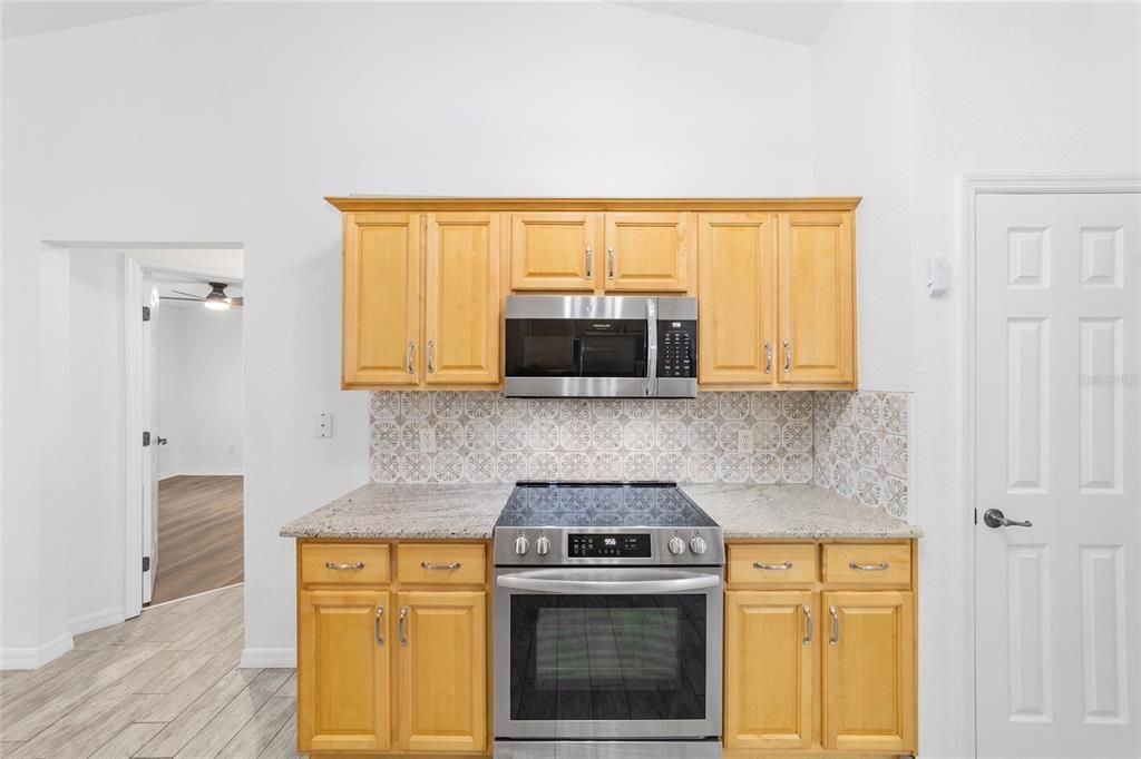 For Rent: $2,300 (3 beds, 2 baths, 1707 Square Feet)