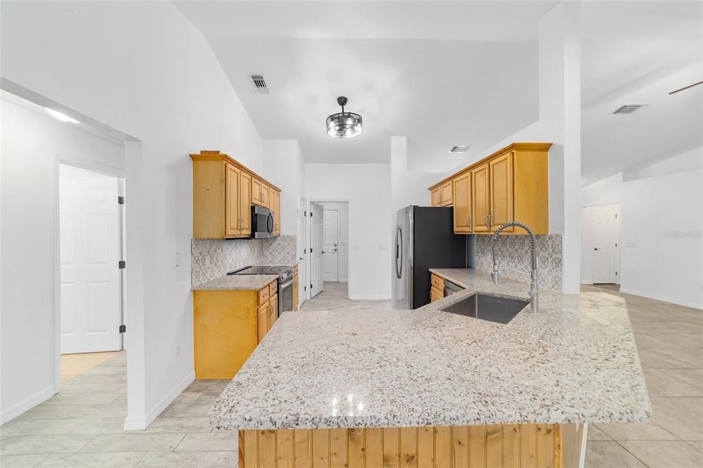 For Rent: $2,300 (3 beds, 2 baths, 1707 Square Feet)