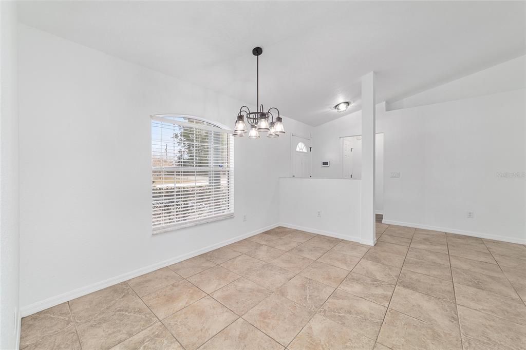 For Rent: $2,300 (3 beds, 2 baths, 1707 Square Feet)