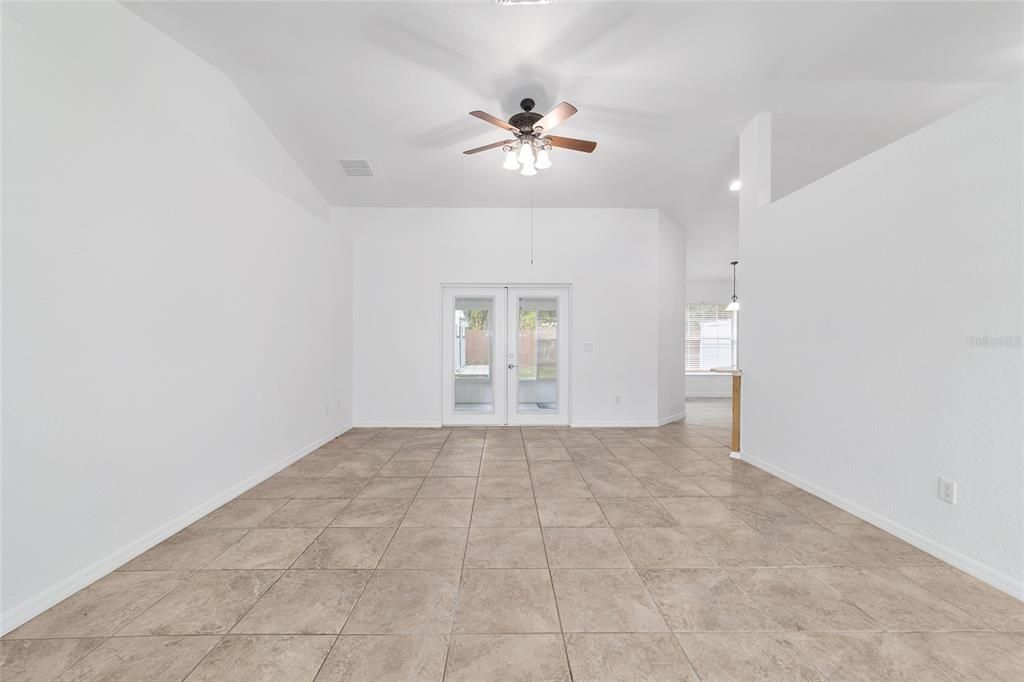 For Rent: $2,300 (3 beds, 2 baths, 1707 Square Feet)