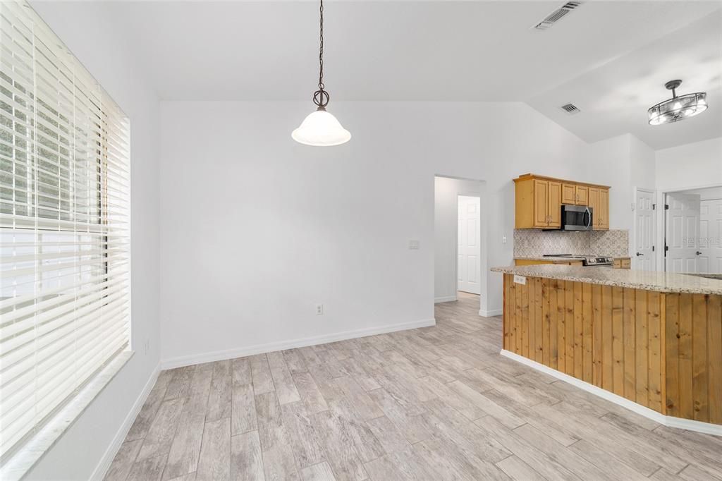 For Rent: $2,300 (3 beds, 2 baths, 1707 Square Feet)