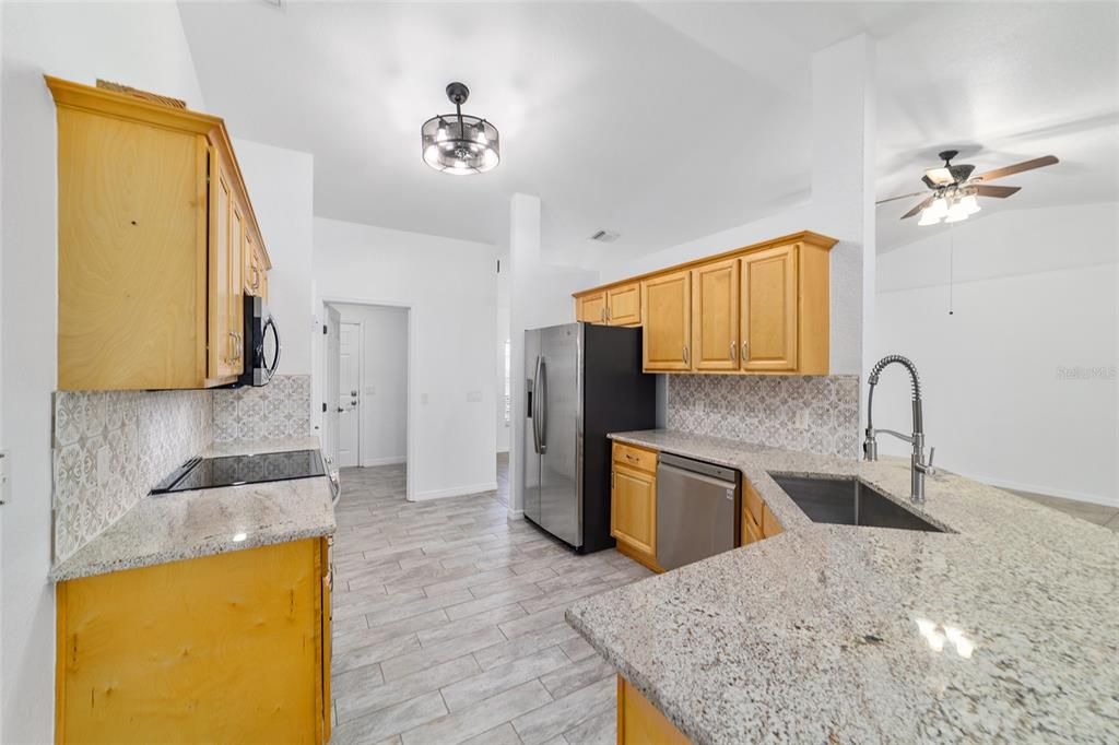 For Rent: $2,300 (3 beds, 2 baths, 1707 Square Feet)