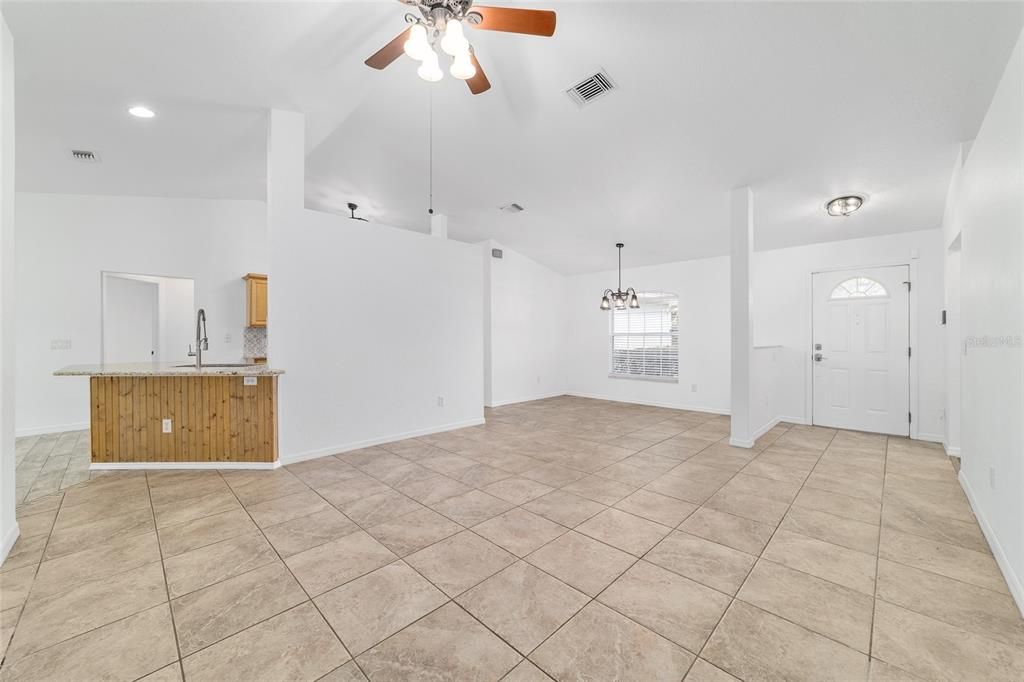 For Rent: $2,300 (3 beds, 2 baths, 1707 Square Feet)