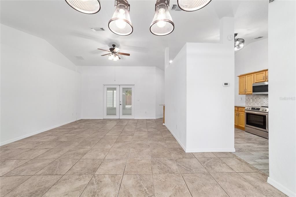 For Rent: $2,300 (3 beds, 2 baths, 1707 Square Feet)