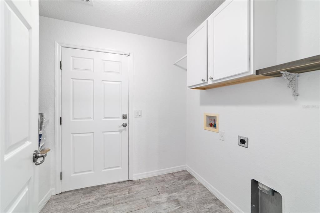 For Rent: $2,300 (3 beds, 2 baths, 1707 Square Feet)
