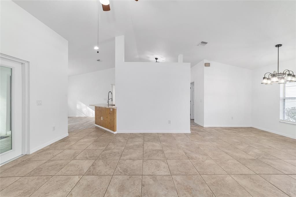 For Rent: $2,300 (3 beds, 2 baths, 1707 Square Feet)