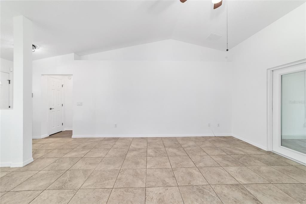 For Rent: $2,300 (3 beds, 2 baths, 1707 Square Feet)